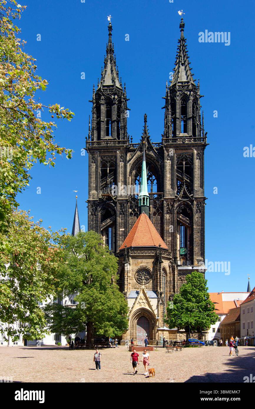 Hill domplatz hi-res stock photography and images - Alamy