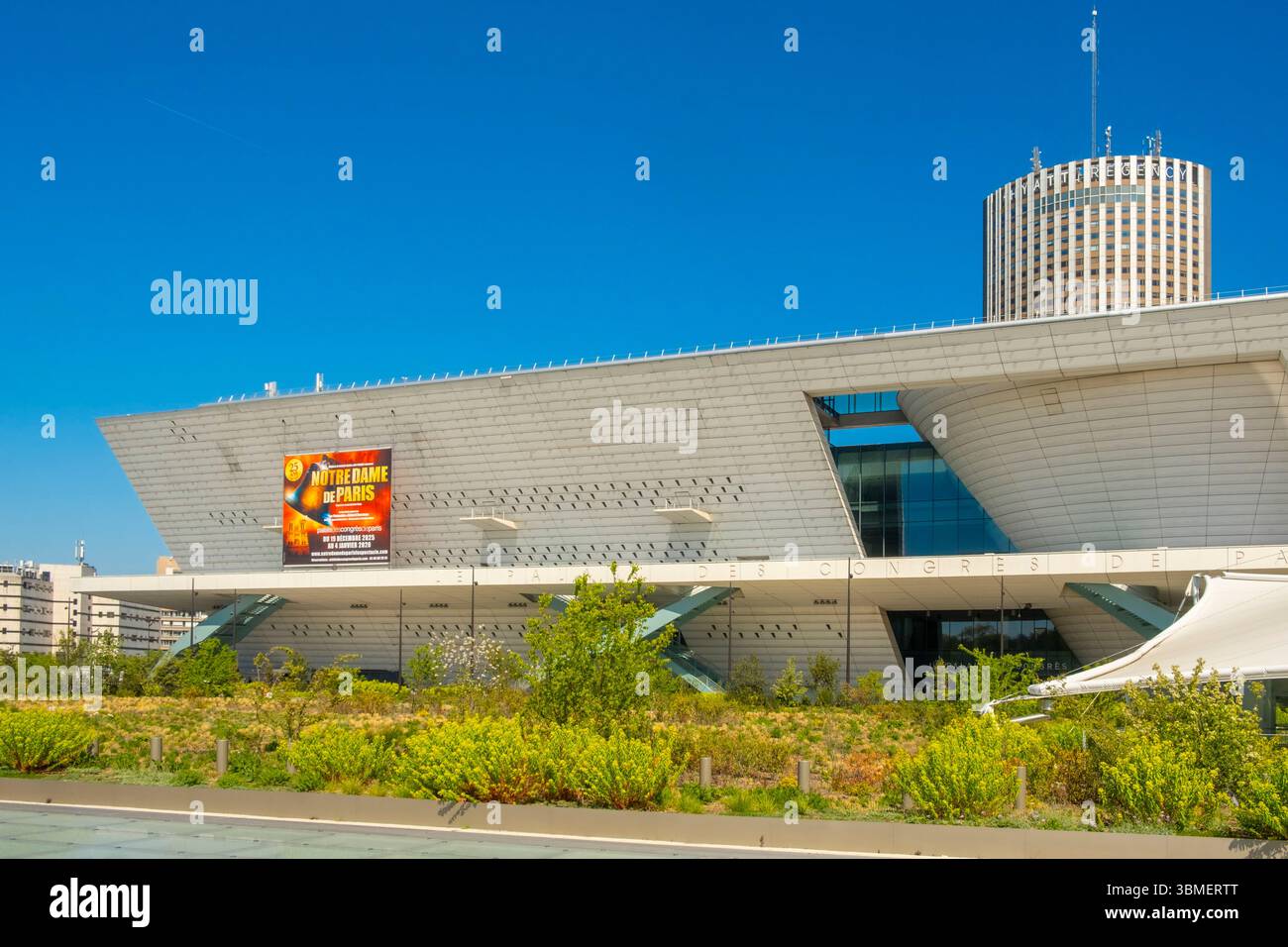 france-paris-la-porte-maillot-renovated-in-2025-the-palais-des