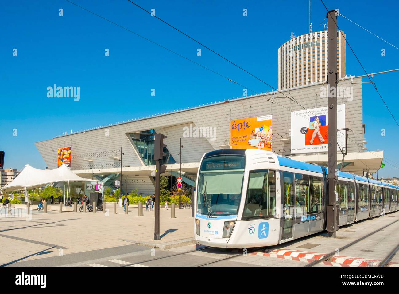 france-paris-la-porte-maillot-renovated-in-2025-the-palais-des