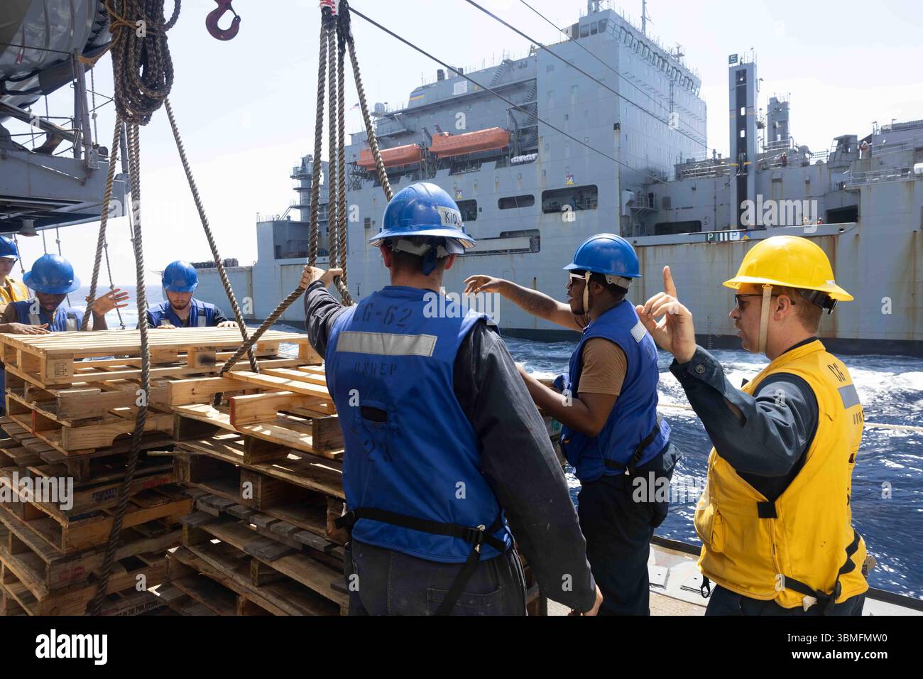 250622-N-DM318-1018 PHILIPPINE SEA (JUNE 22, 2025) Sailors rig pallets ...