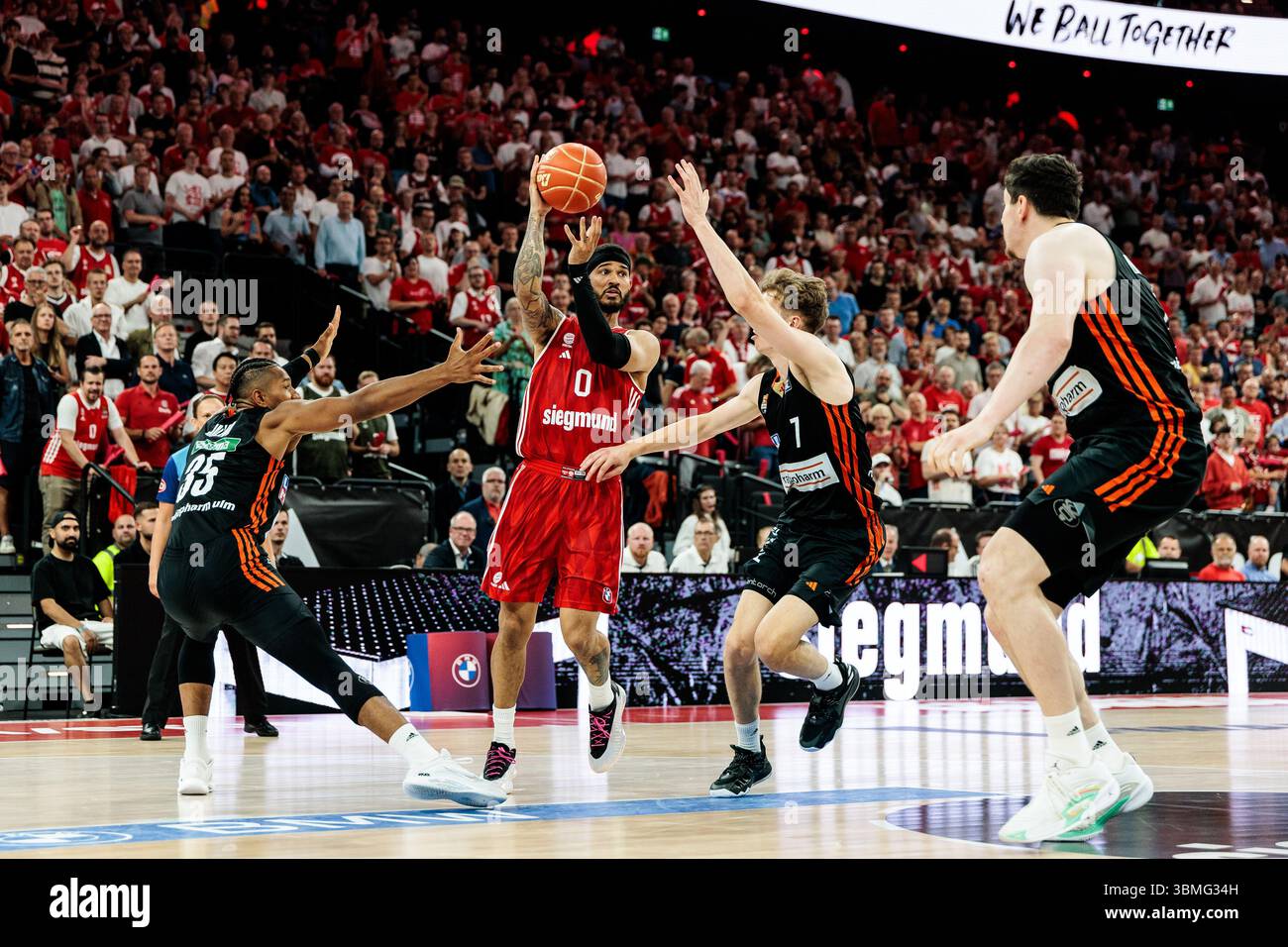 Karim Jallow Ratiopharm Ulm 35 Nick Weiler Babb FC Bayern M nchen karim-jallow-ratiopharm-ulm-35-nick-weiler-babb-fc-bayern-m-nchen