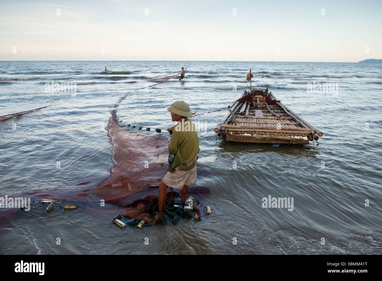 Teamwork at sea hi-res stock photography and images - Alamy