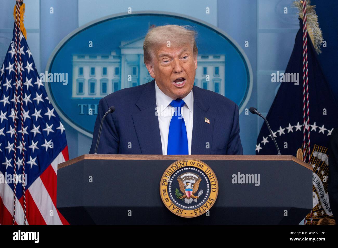 Washington, District Of Columbia, USA. 27th June, 2025. U.S. President Donald Trump speaks during a press conference in the James Brady Briefing Room at the White House, on June 27, 2025 in Washington, DC, following a Supreme Court ruling limiting the use of nationwide injunctions in birthright citizenship order. (Credit Image: © Mehmet Eser/ZUMA Press Wire) EDITORIAL USAGE ONLY! Not for Commercial USAGE! Stock Photo