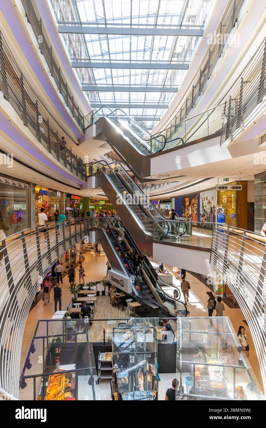 Königsbau Passagen. Shopping mall. Die Passagen bieten auf fünf Ebenen ...