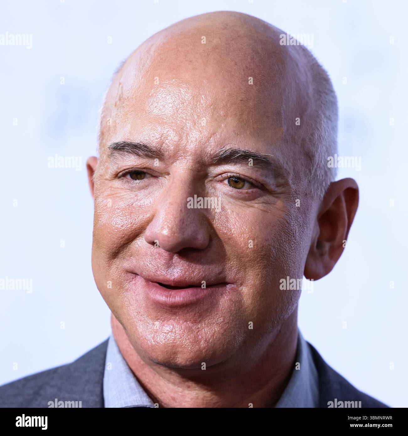 Lord Bezos (FILE) Jeff Bezos and Lauren Sanchez Are Married! They tied the knot in ...