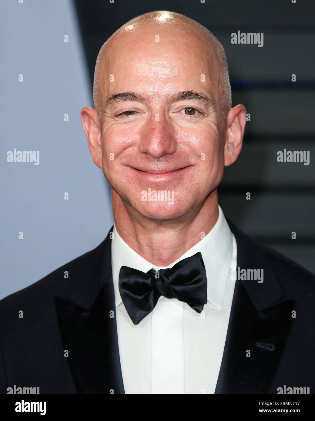 (FILE) Jeff Bezos and Lauren Sanchez Are Married! They tied the knot in ...