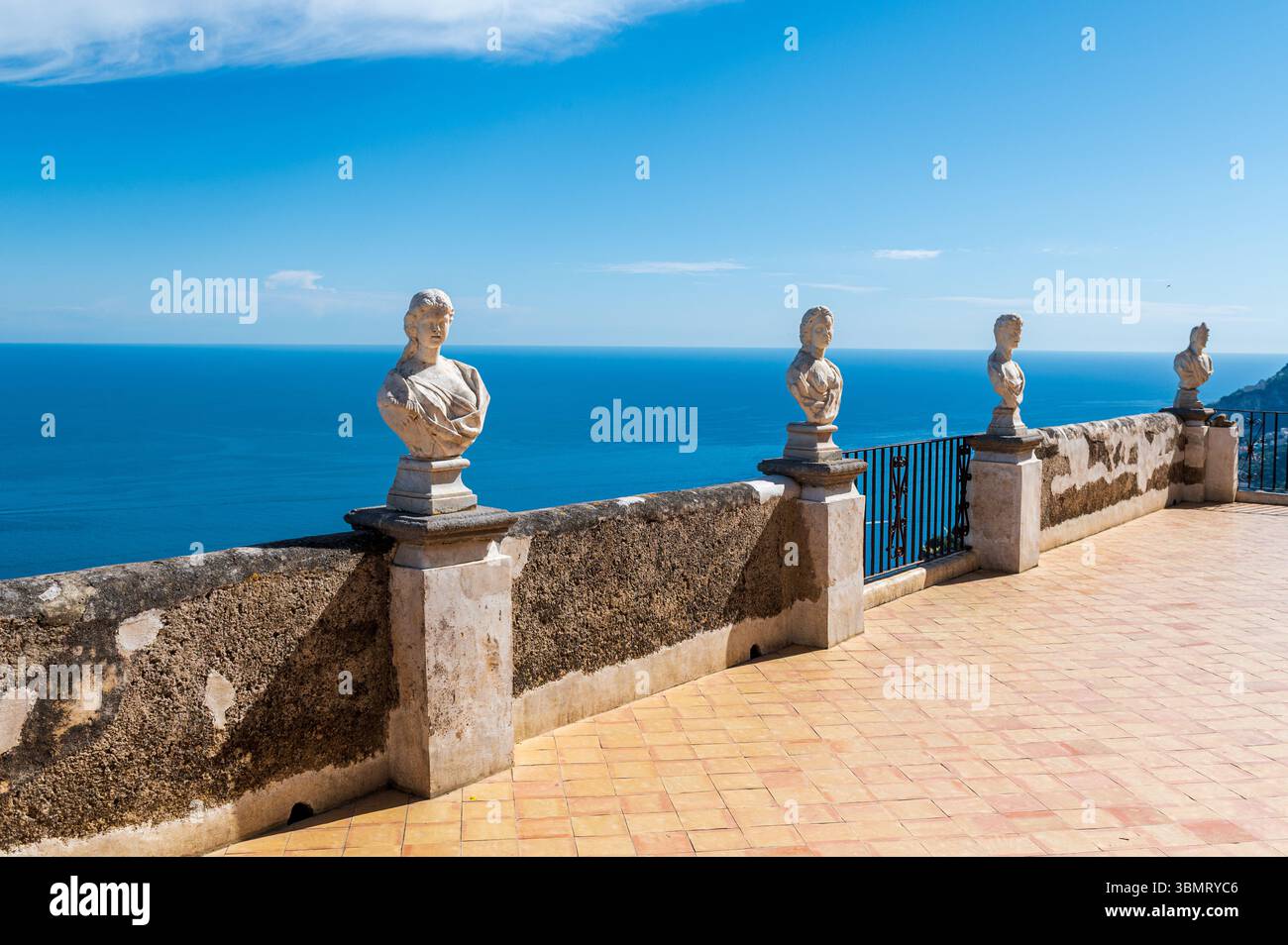 "Infinite terrace" of Villa Cimbrone in Ravello, Amalfi coast, Italy Stock Photo