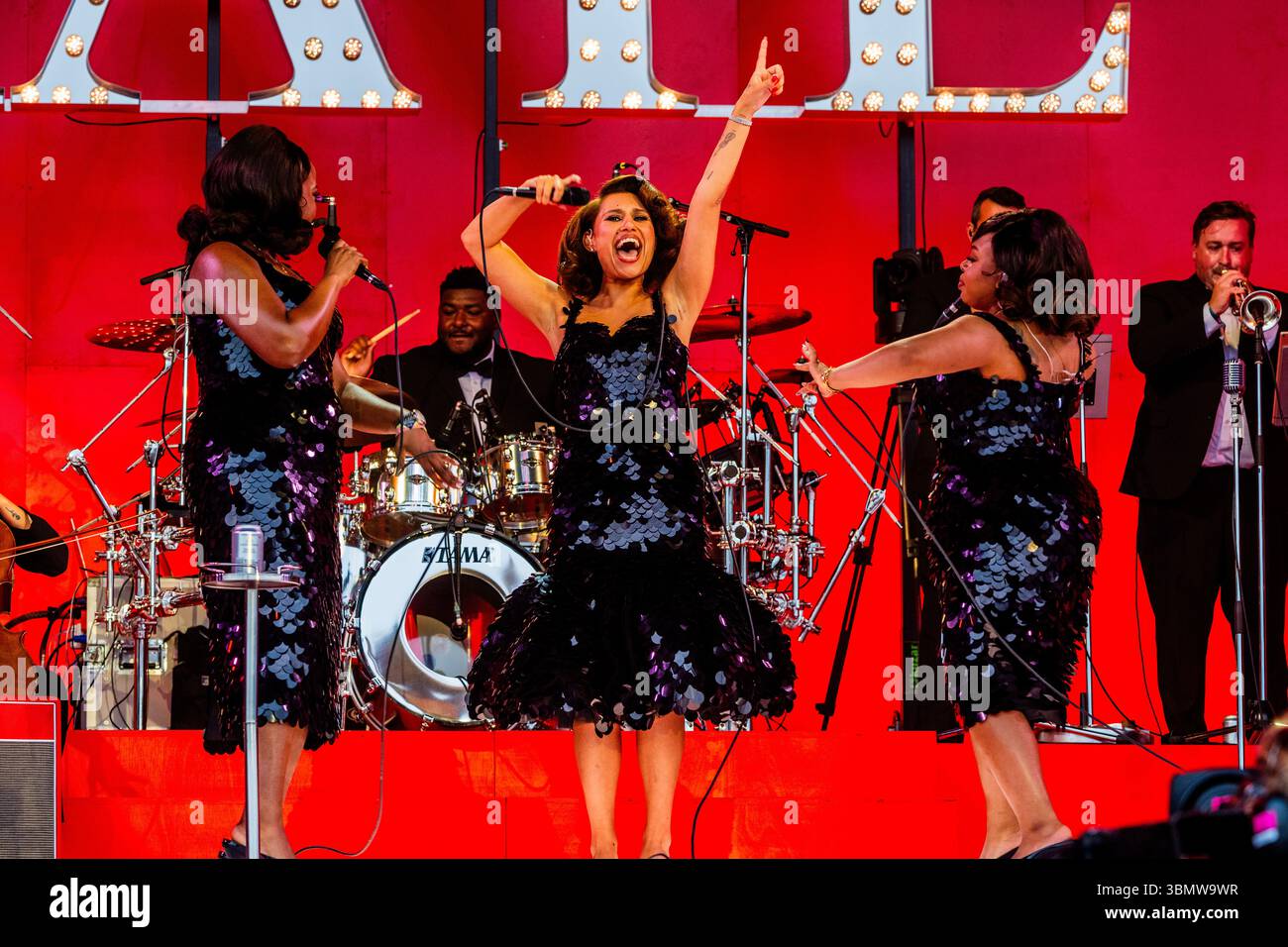 Glastonbury, UK. 28th June, 2025. Raye plays the Pyramid stage ...
