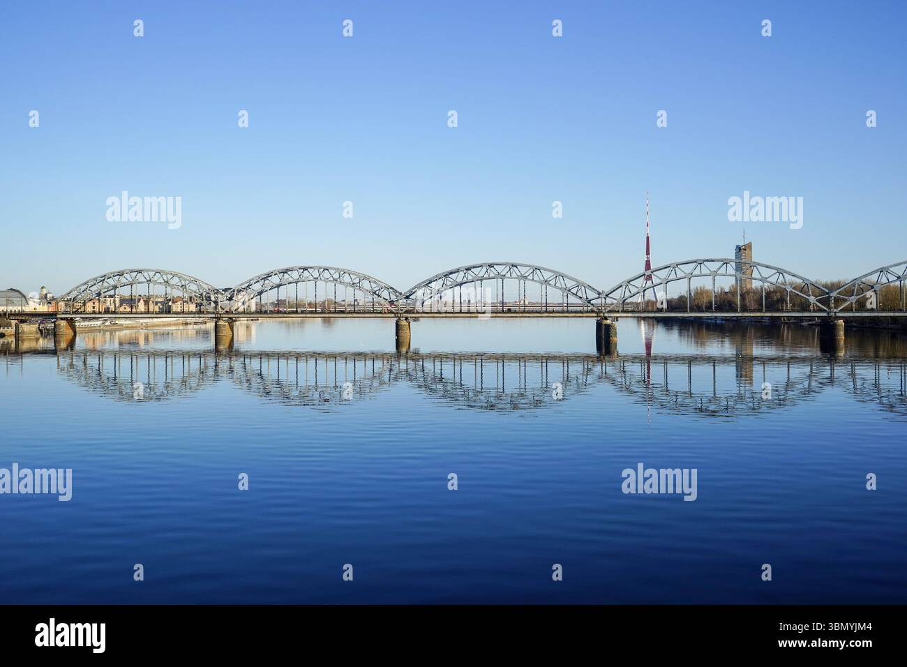 Steel truss railway bridge hi-res stock photography and images - Alamy