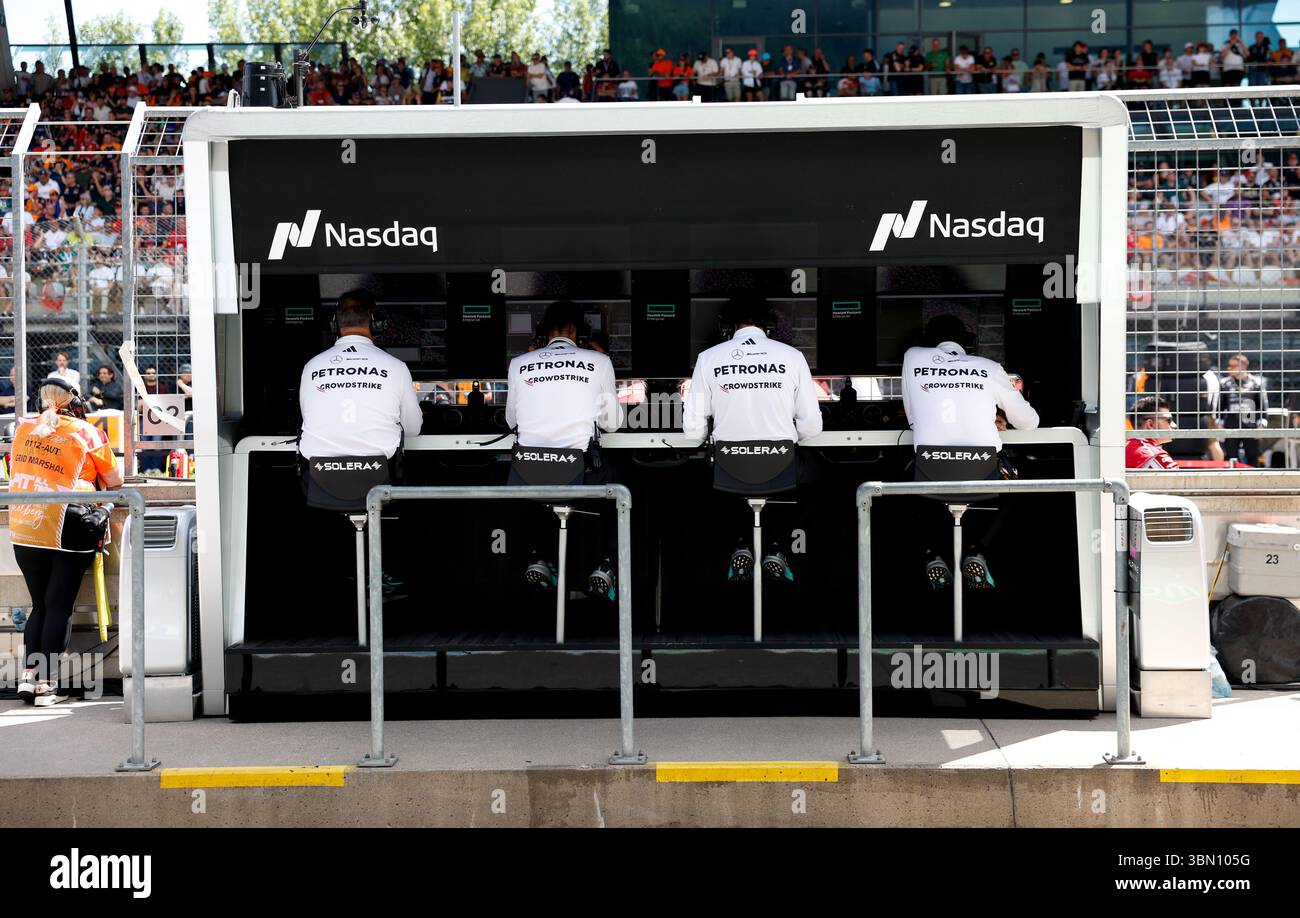 Mercedes AMG F1 Team engineers on the pitwall during the Formula 1 MSC ...