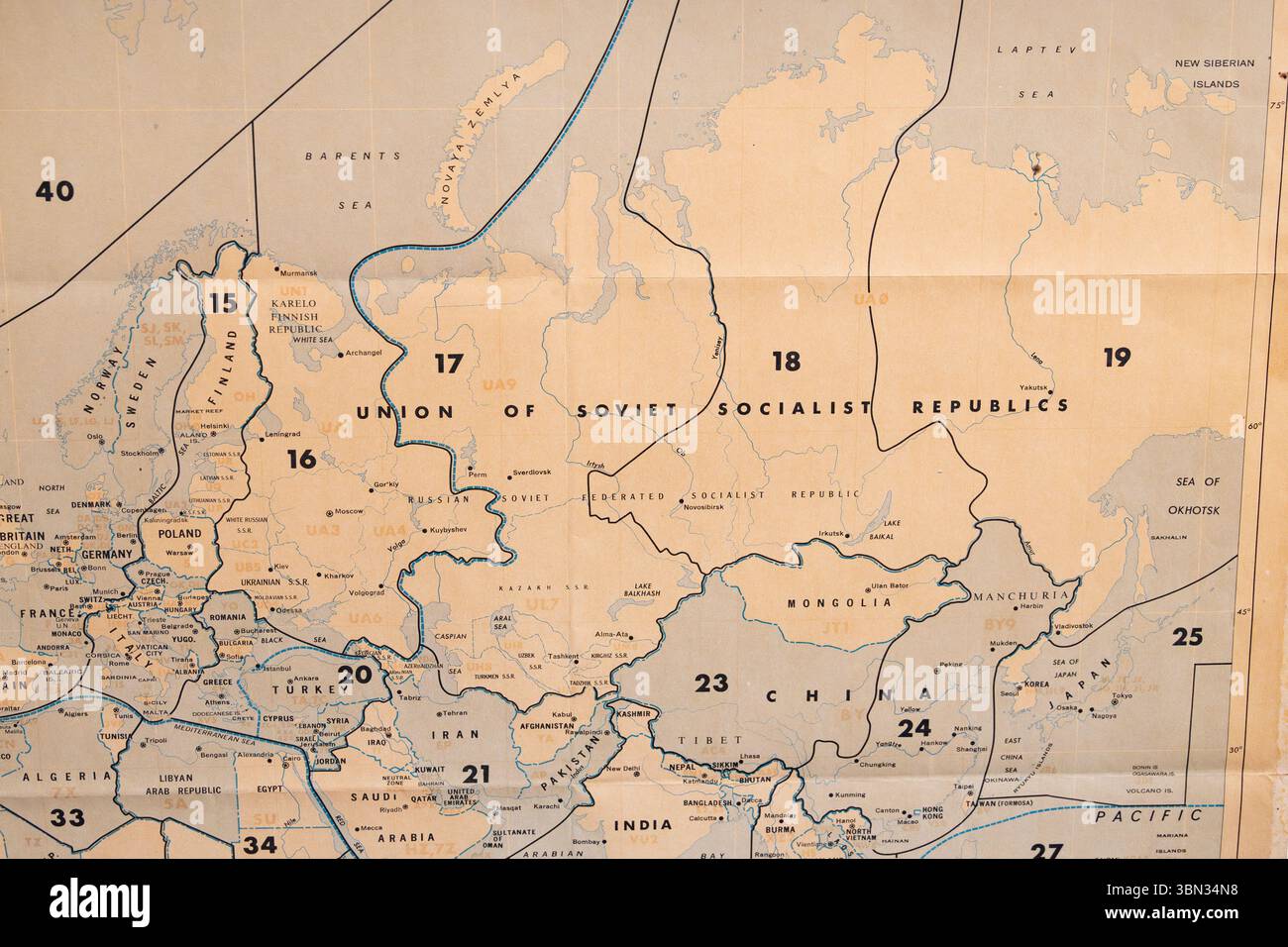 Iron Curtain: Six Banknotes of the Eastern Bloc (Billfold), w/ COA, image size:1300x956