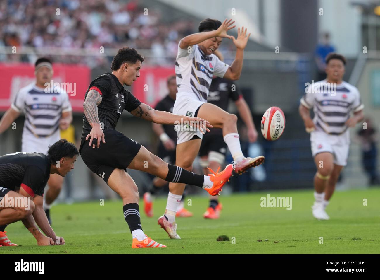Maori All Blacks' Rivez Reihana during the Lipovitan D Challenge Cup ...