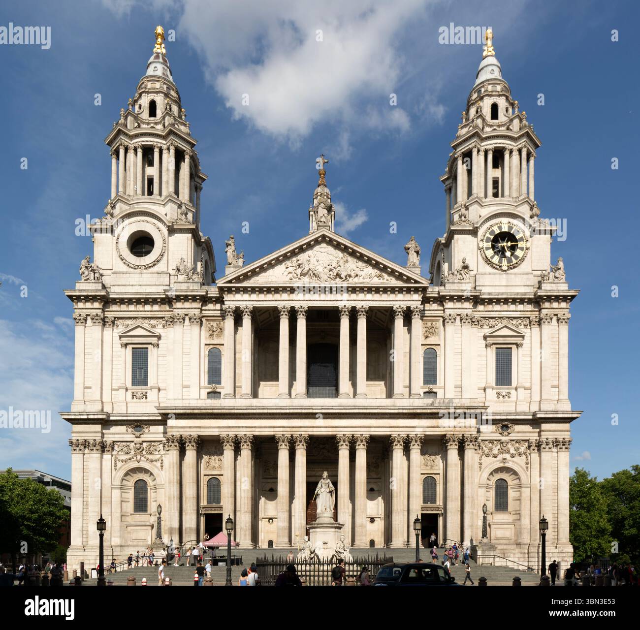 West frontage St Paul's cathedral church, City of London, London, England, UK architect Christopher Wren Stock Photo