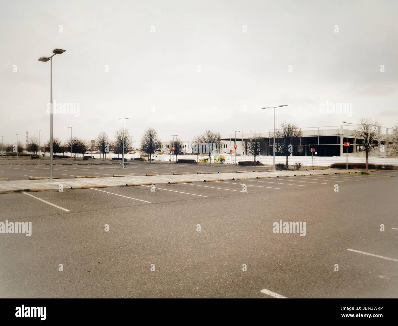 Empty parking lot stretches hi-res stock photography and images - Alamy