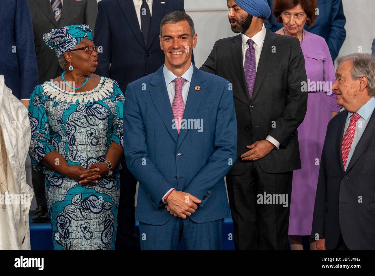 the-president-of-the-government-pedro-s-nchez-during-the-family-photo