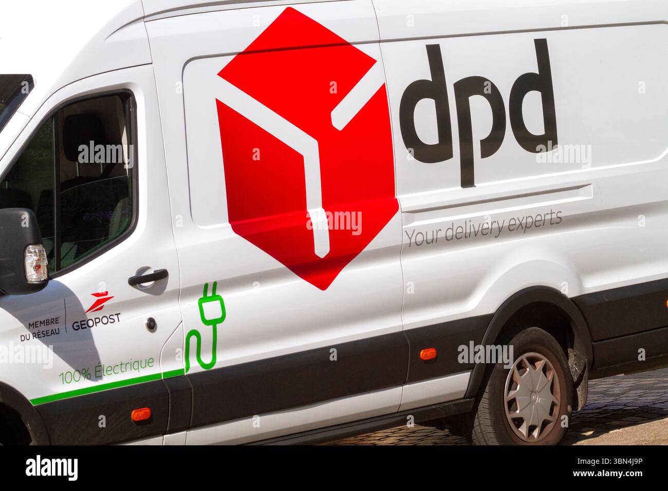 Dpd electric delivery van hi res stock photography and images Alamy