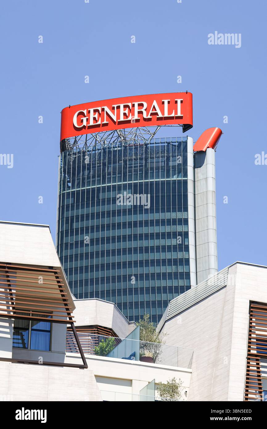 Milan, The collapse of the Generali sign on the Hadid Tower ...