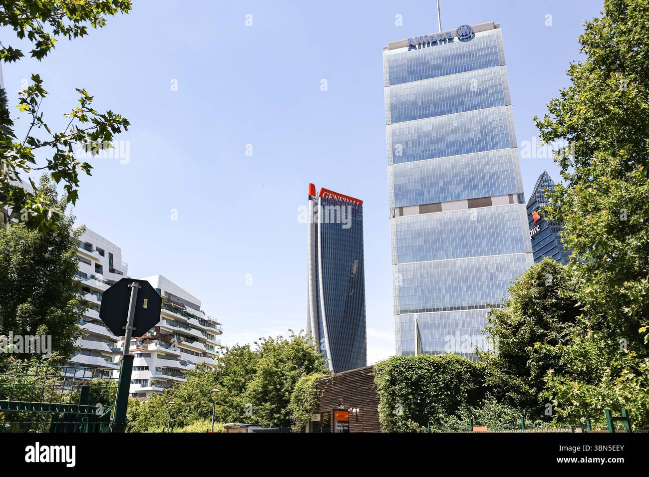 Milan, The collapse of the Generali sign on the Hadid Tower ...