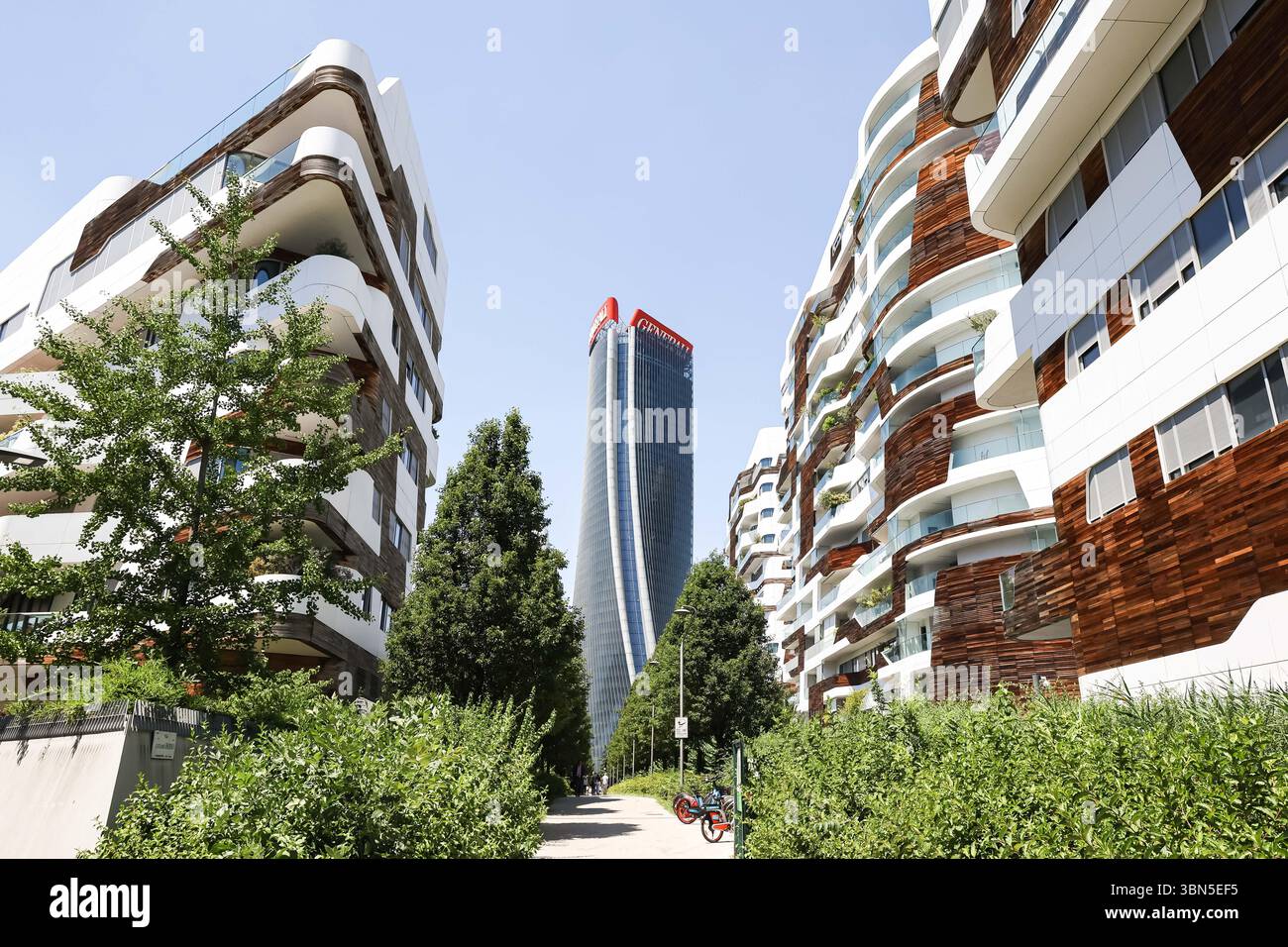 Milan, The collapse of the Generali sign on the Hadid Tower ...