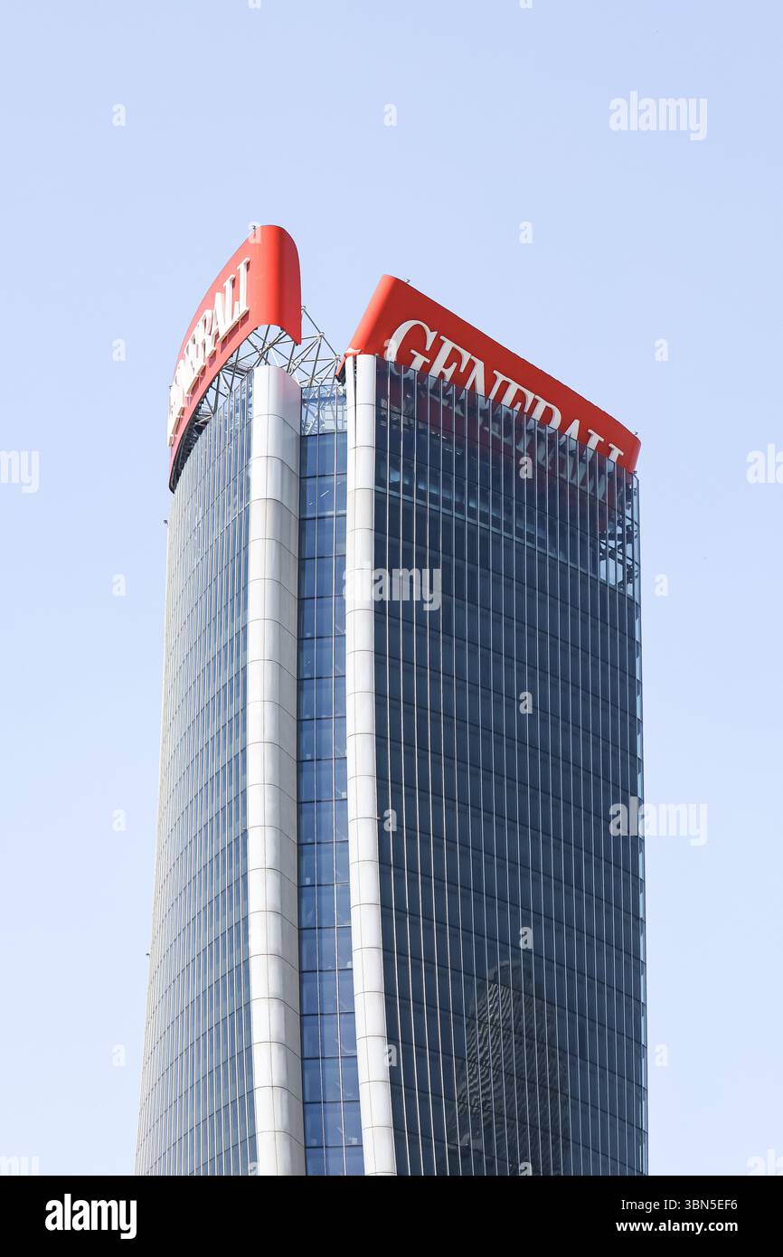 Milan, The collapse of the Generali sign on the Hadid Tower ...
