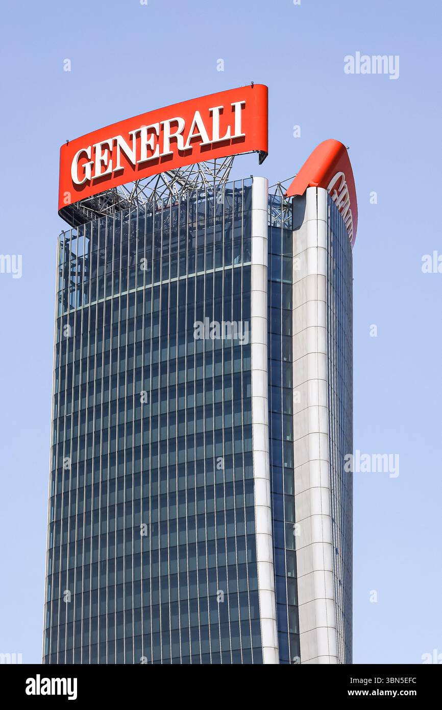 Milan, The collapse of the Generali sign on the Hadid Tower ...