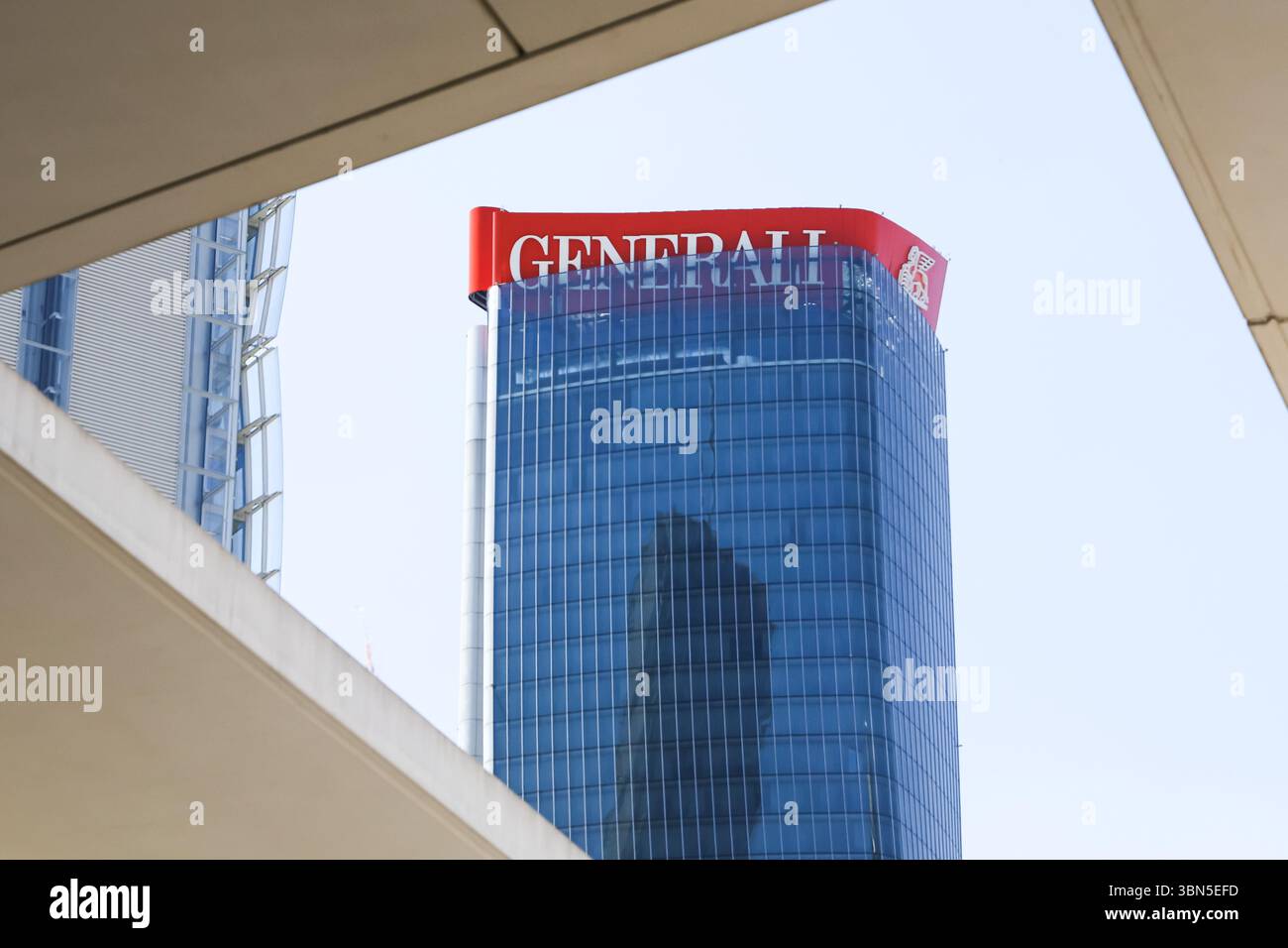 Milan, The collapse of the Generali sign on the Hadid Tower ...
