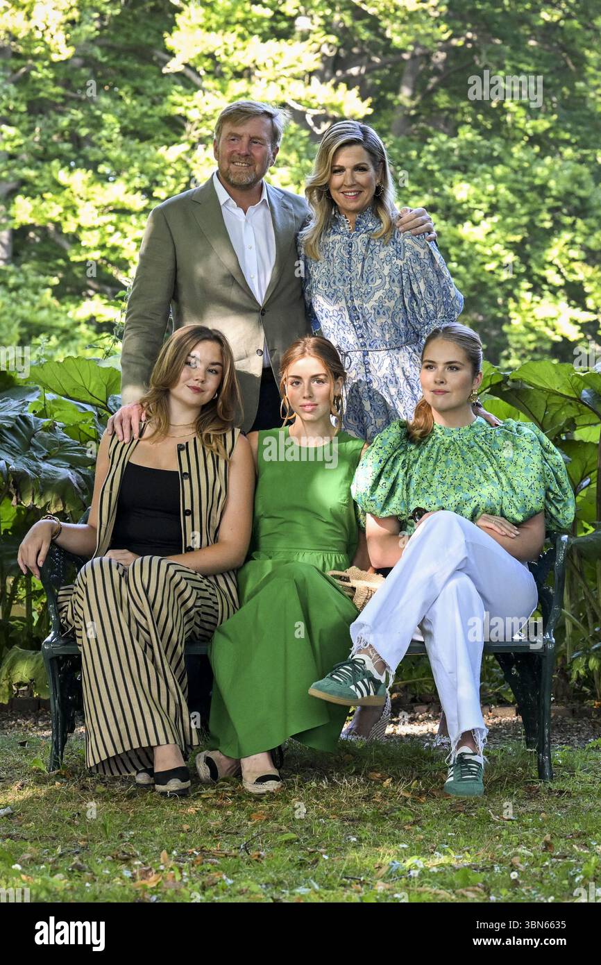 Koning Filip en Koningin Mathilde 20 jaar getrouwd! - The World of Royals, image size:866x1390