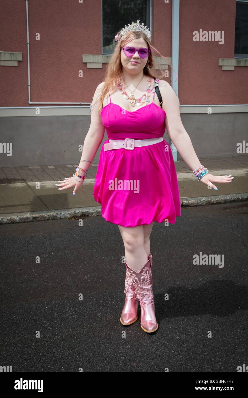 Hot pink boots hi-res stock photography and images - Alamy
