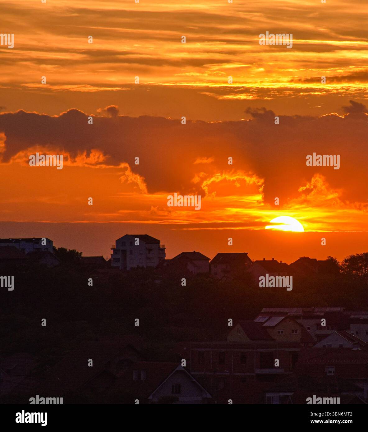 Serene sunset sky orange hues hi-res stock photography and images - Alamy
