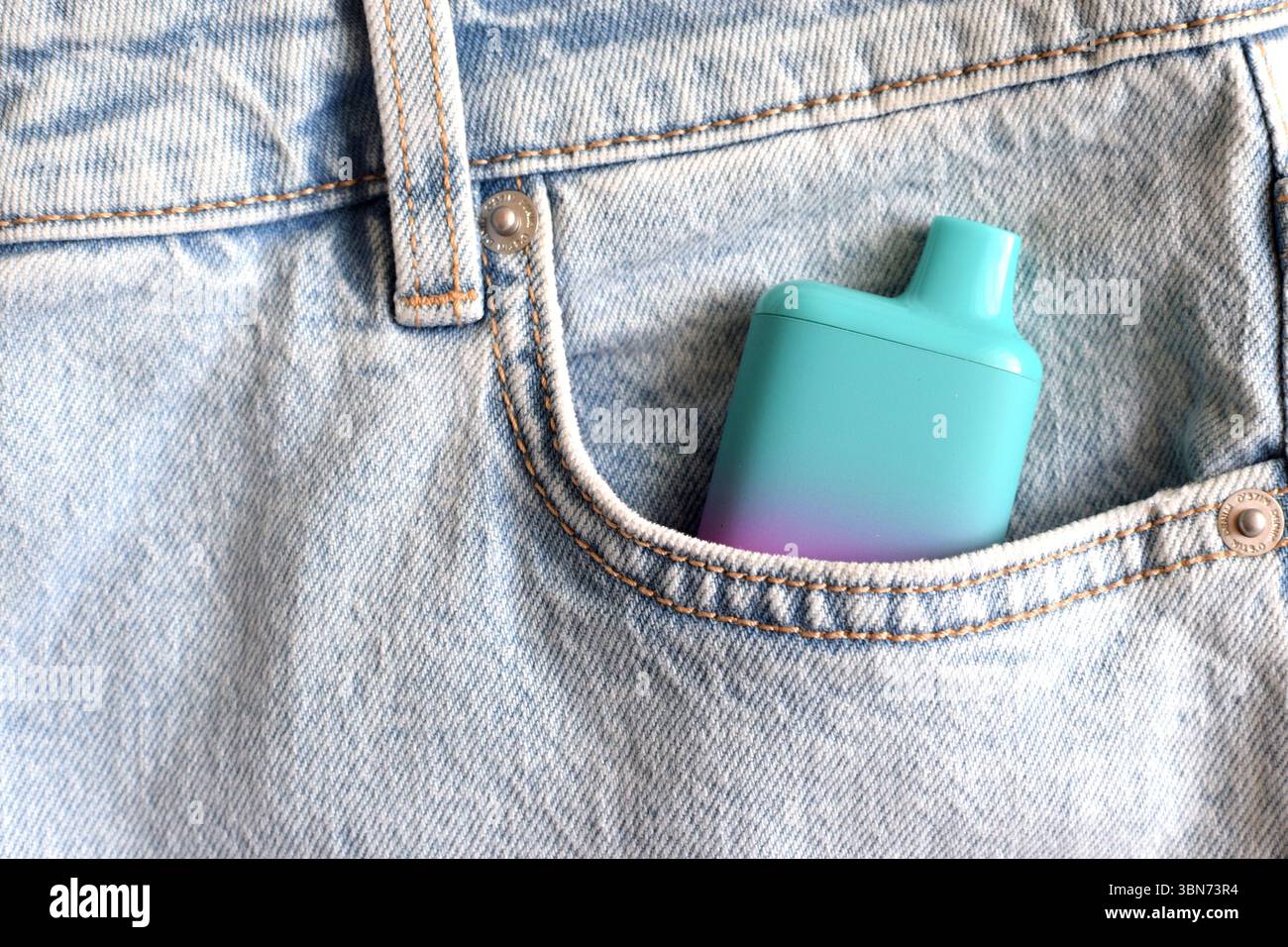 E cigarettes hi-res stock photography and images - Page 16 - Alamy