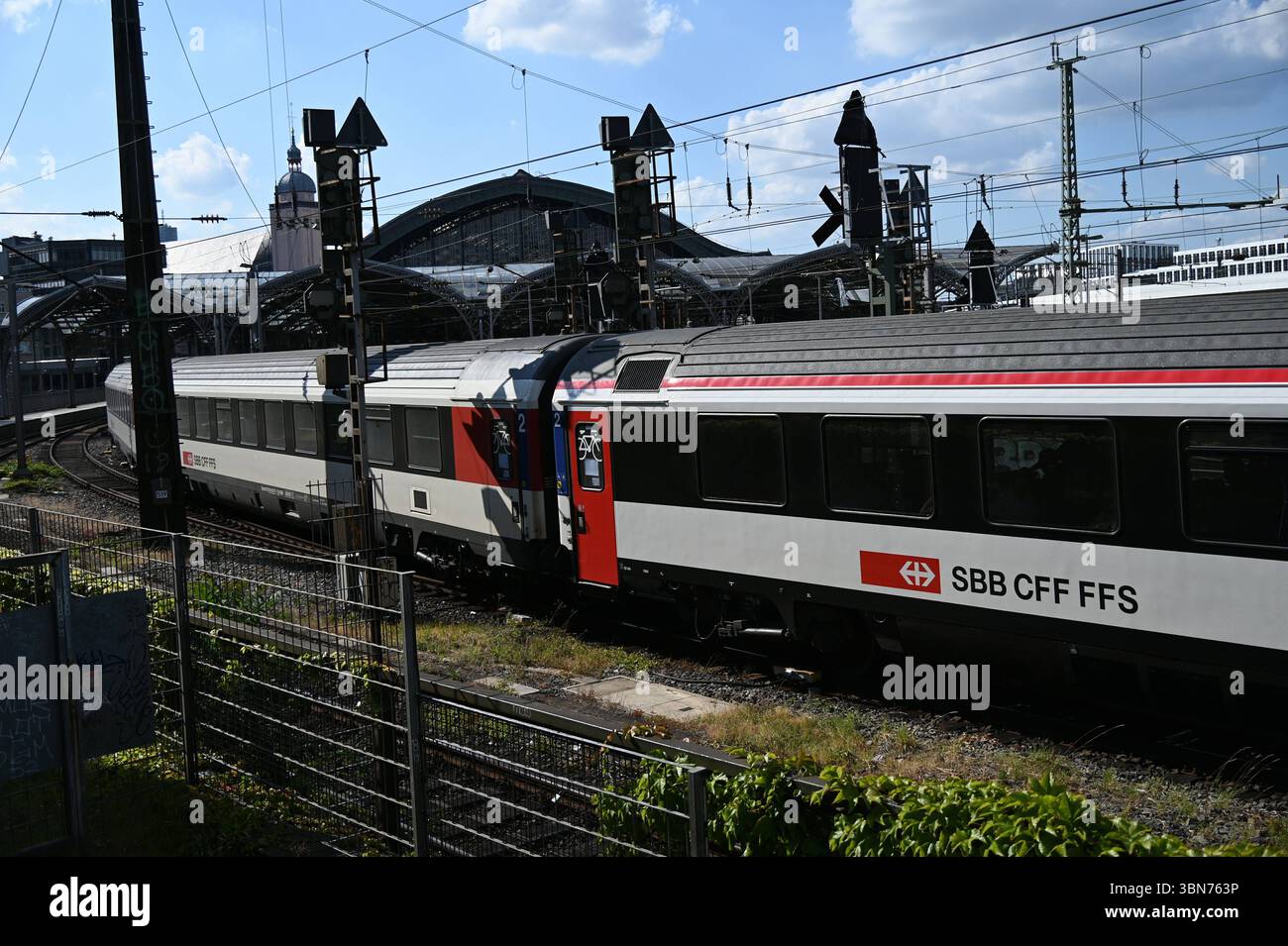 スイス国鉄 SBB FFS SBBカーゴRe484形電気機関車 - Wikipedia