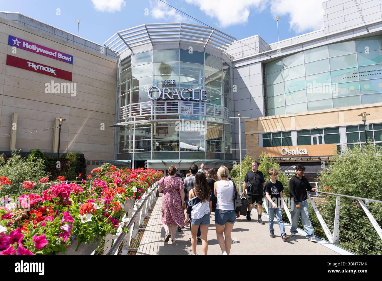 Oracle Riverside Reading Shoppers and visitors to The Oracle indoor shopping centre & leisure ...