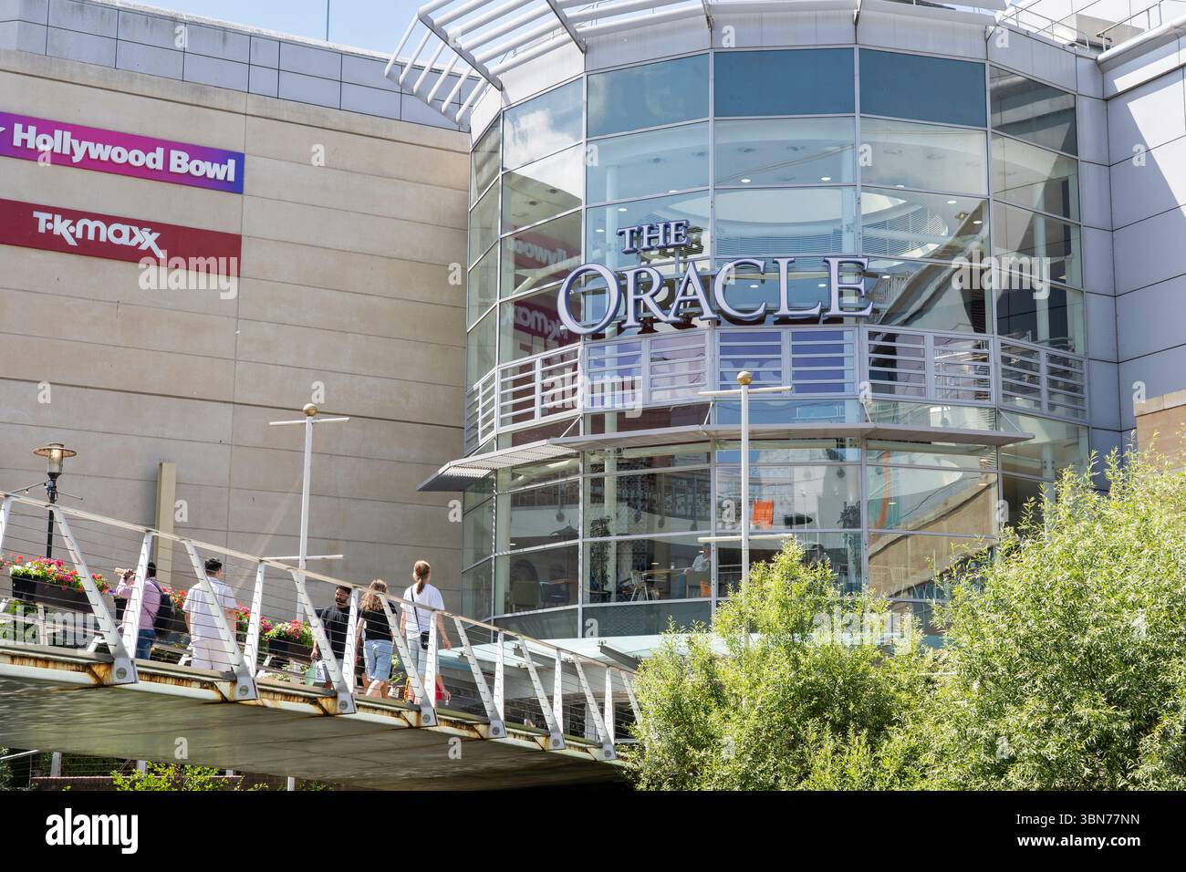 Oracle Riverside Reading Shoppers and visitors to The Oracle indoor shopping centre & leisure ...