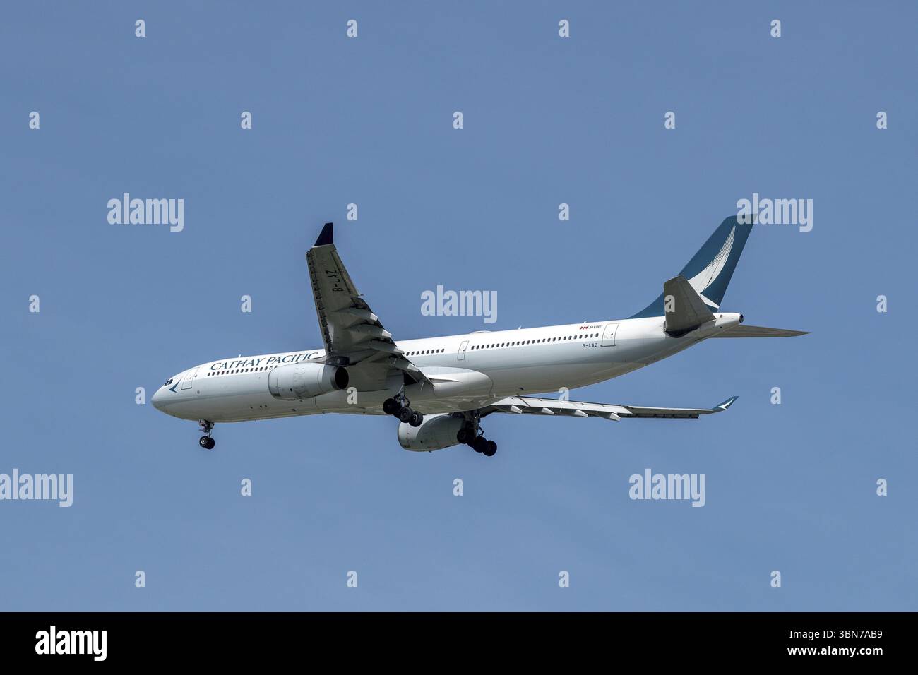 Cathay airbus a330 300 hi-res stock photography and images