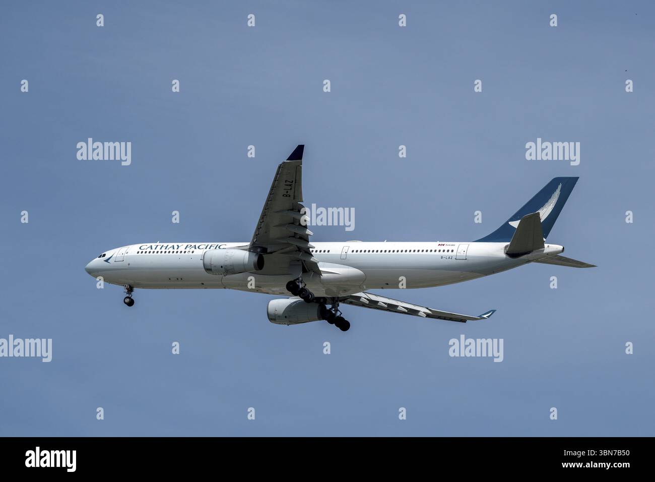 Cathay pacific a330 hi-res stock photography and images - Alamy