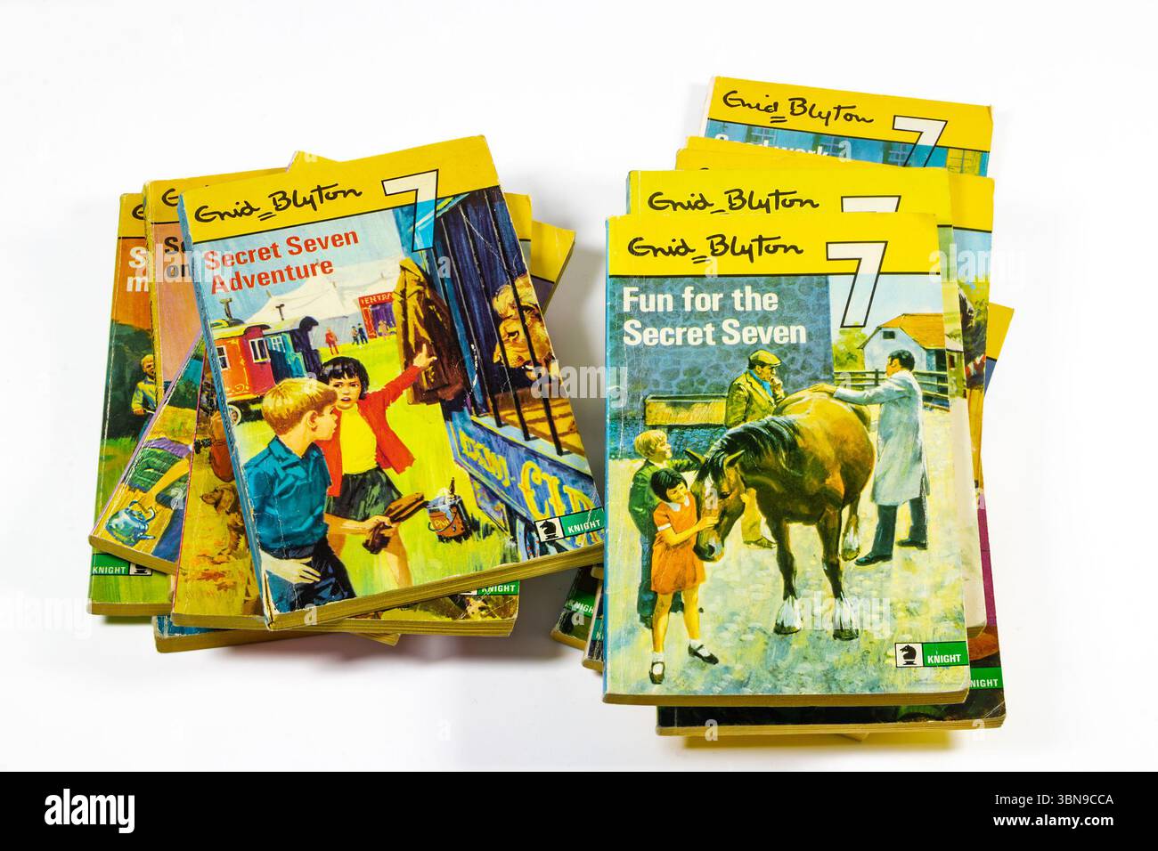 Children's books stack hi-res stock photography and images - Alamy