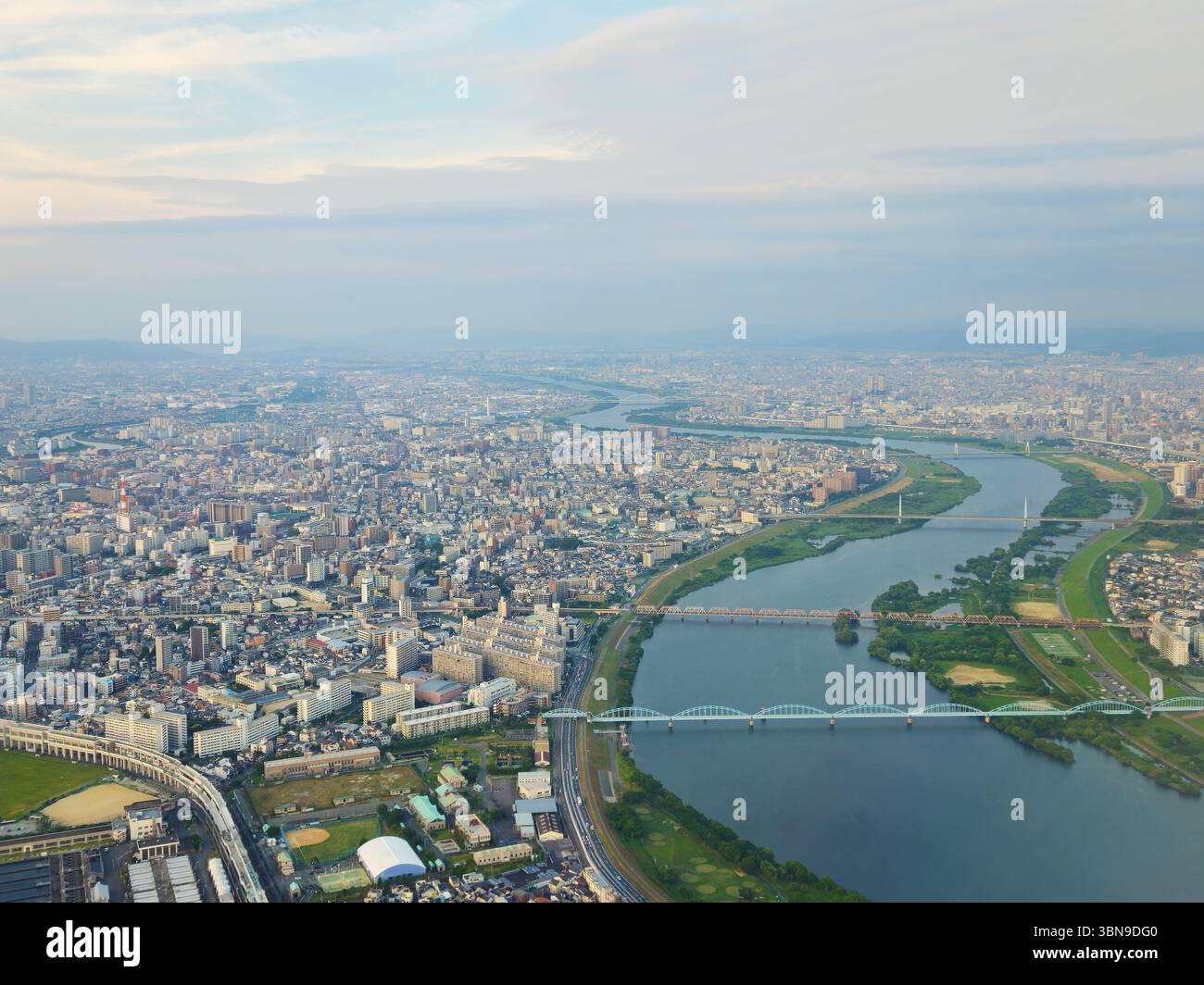 City panorama river bridges hi-res stock photography and images - Alamy