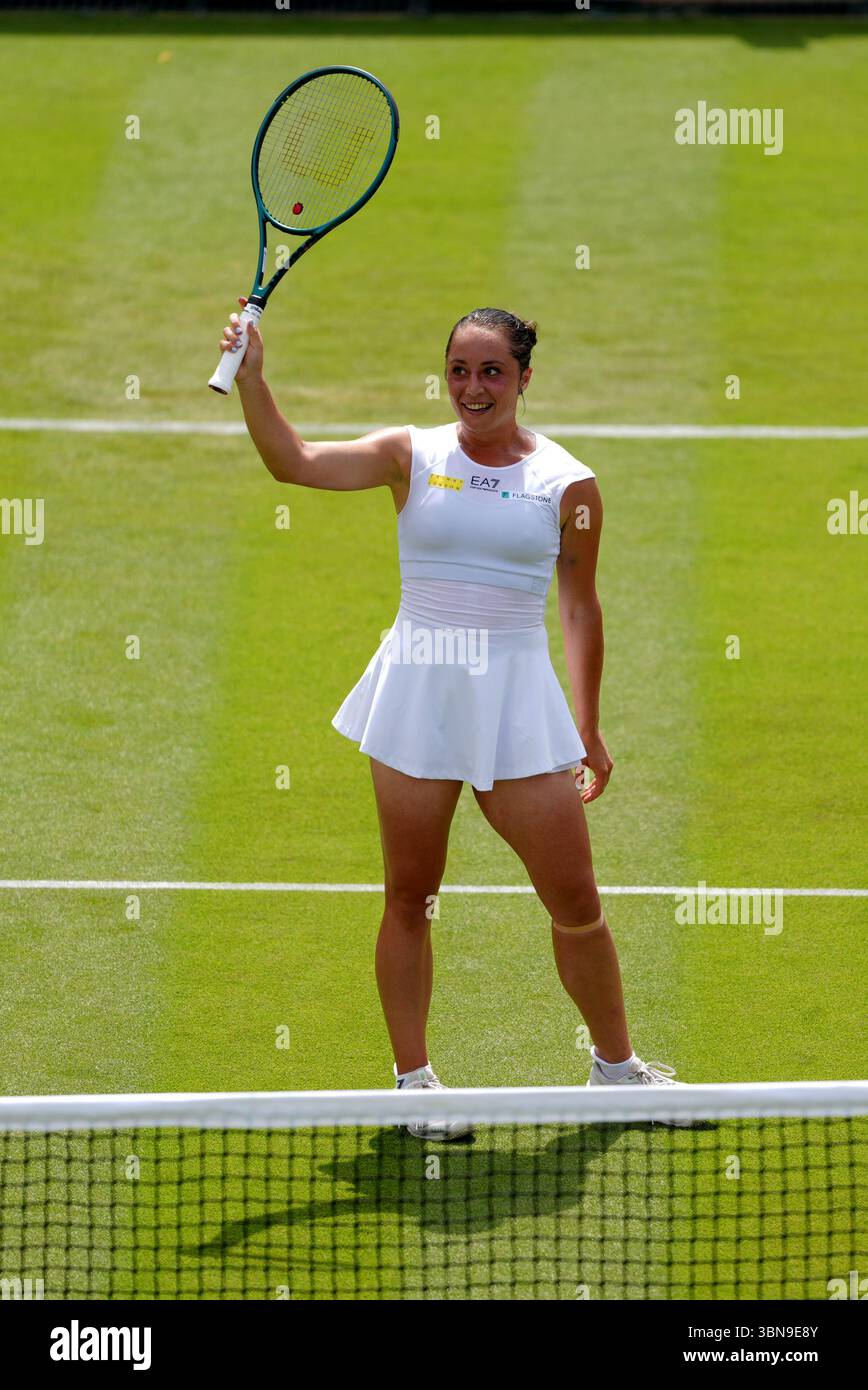 Elisabetta Cocciaretto celebrates winning her match against Jessica