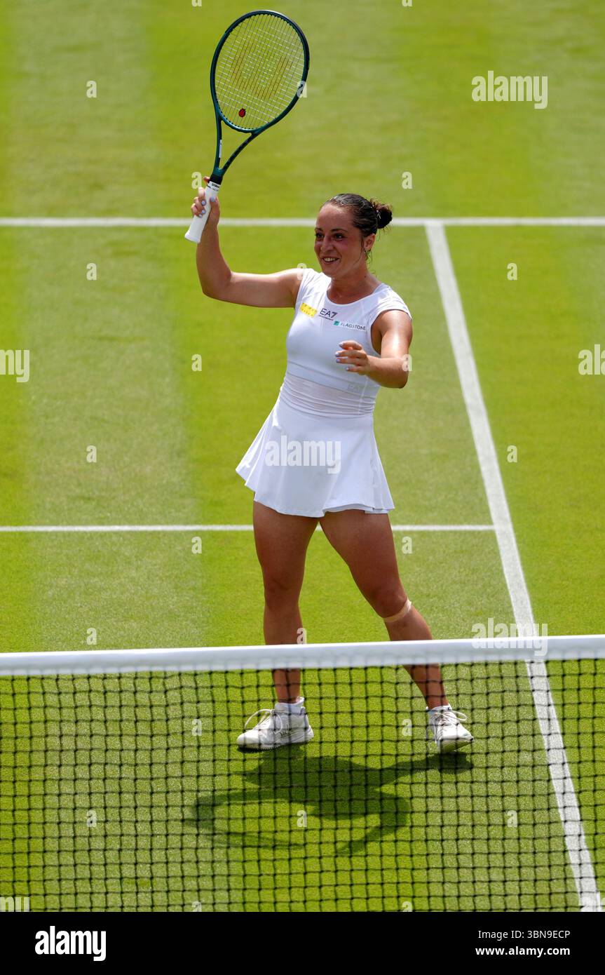 Elisabetta Cocciaretto celebrates winning her match against Jessica