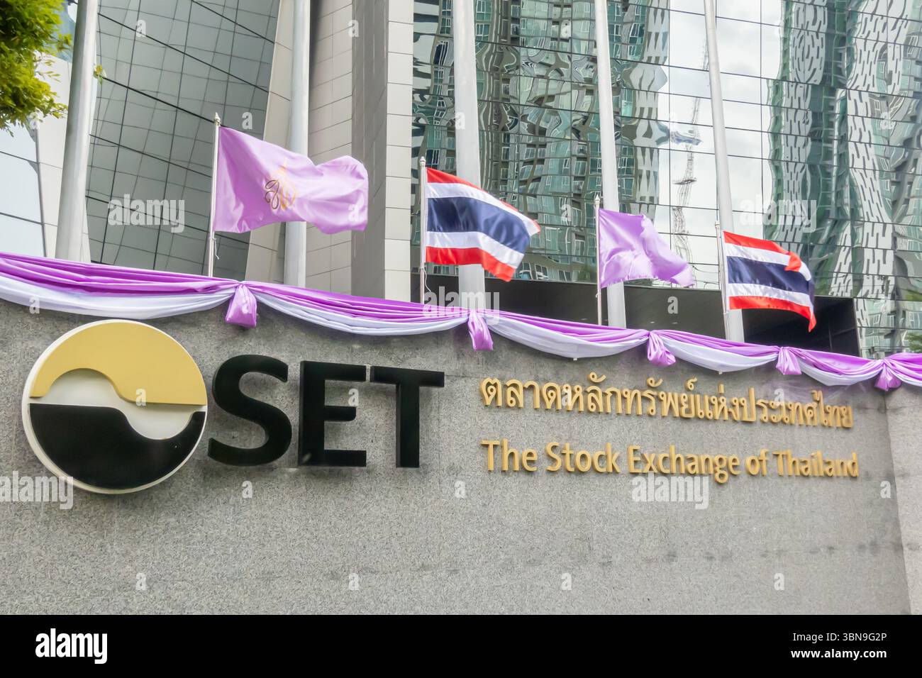 Set Th The Stock Exchange of Thailand, SET, Bangkok Stock Photo - Alamy