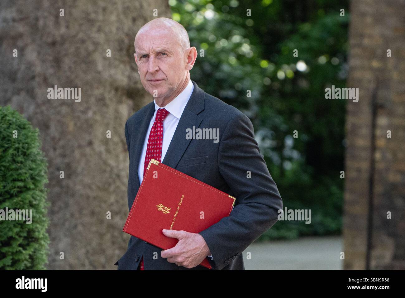 London, England, UK. 1st July, 2025. Defence Secretary JOHN HEALEY arrives at 10 Downing Street for a weekly Cabinet meeting. (Credit Image: © Thomas Krych/ZUMA Press Wire) EDITORIAL USAGE ONLY! Not for Commercial USAGE! Credit: ZUMA Press, Inc./Alamy Live News Stock Photo