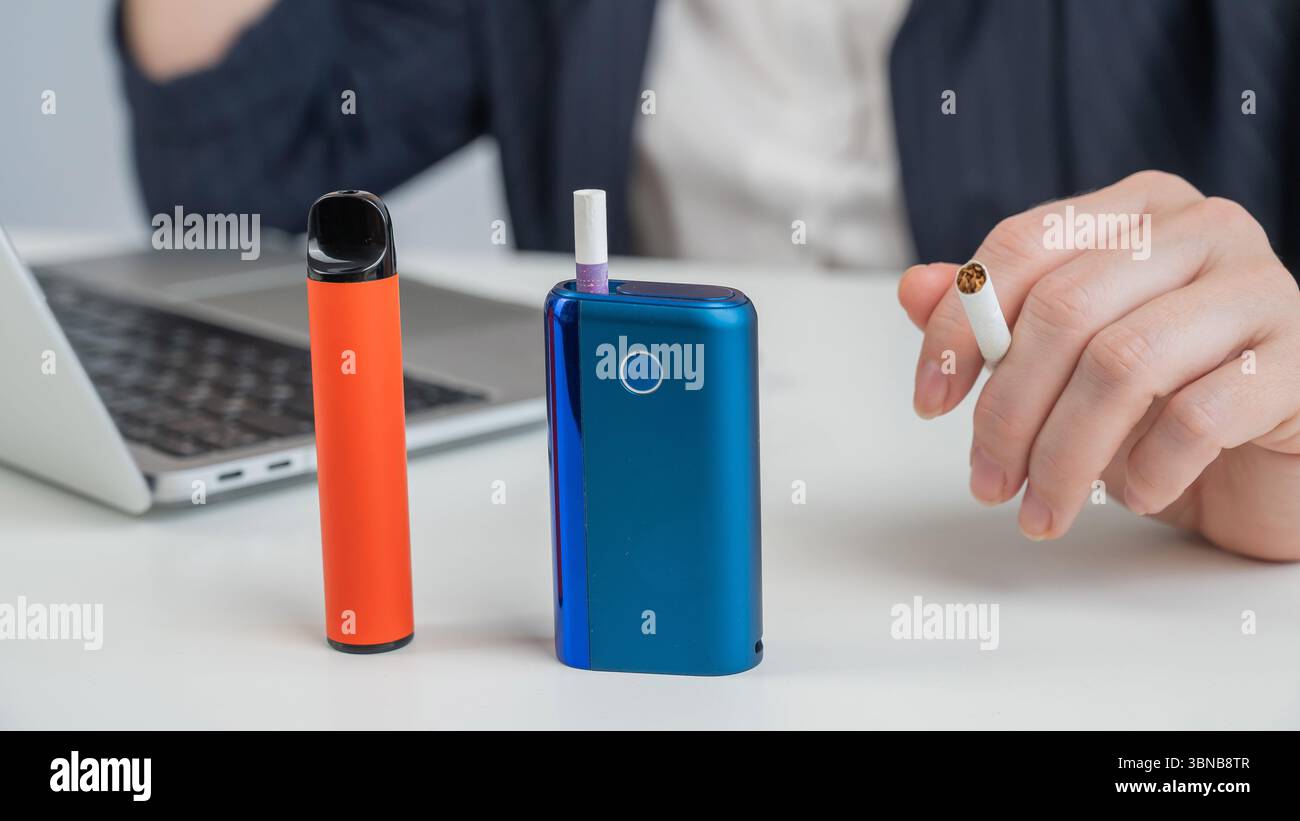 Different types of e cigarette hi-res stock photography and images