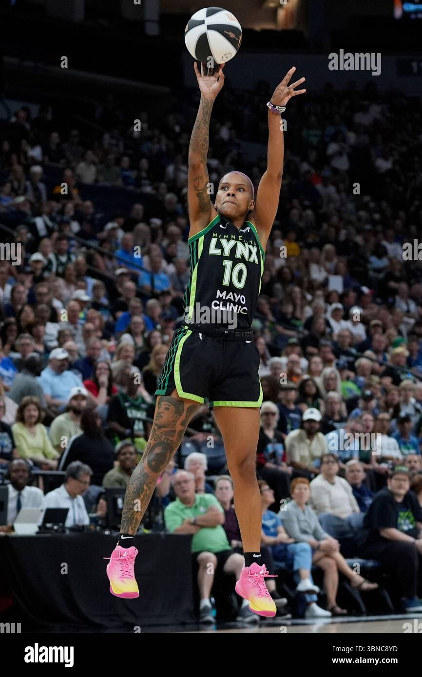 Minnesota Lynx guard Courtney Williams (10) shoots during the first
