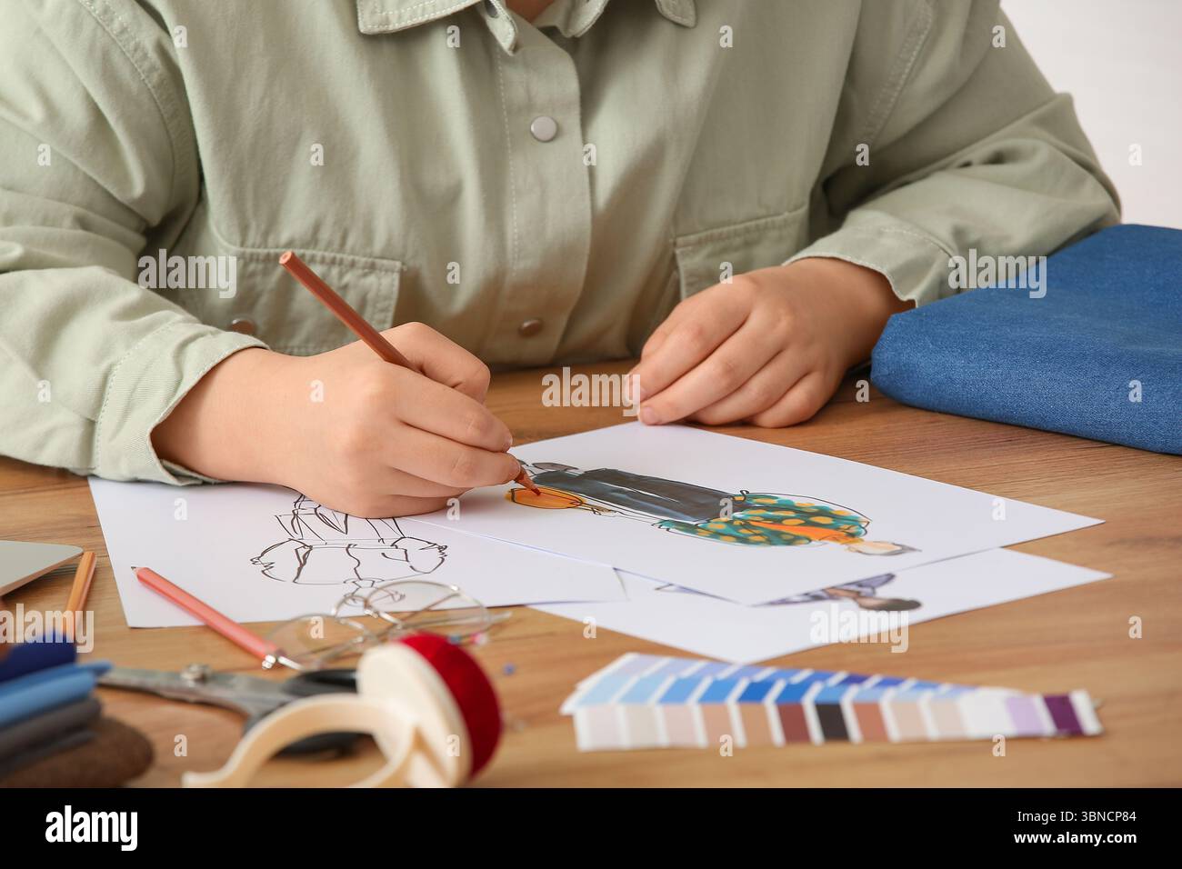Female tailor drawing sketches hi-res stock photography and images - Alamy