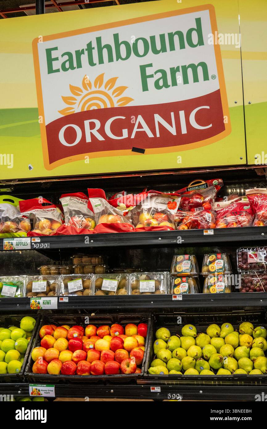 Fairway Super Market is a Fully Stocked Grocery Store Located In Kips Bay Neighborhood, NYC, USA, 2025 Stock Photo