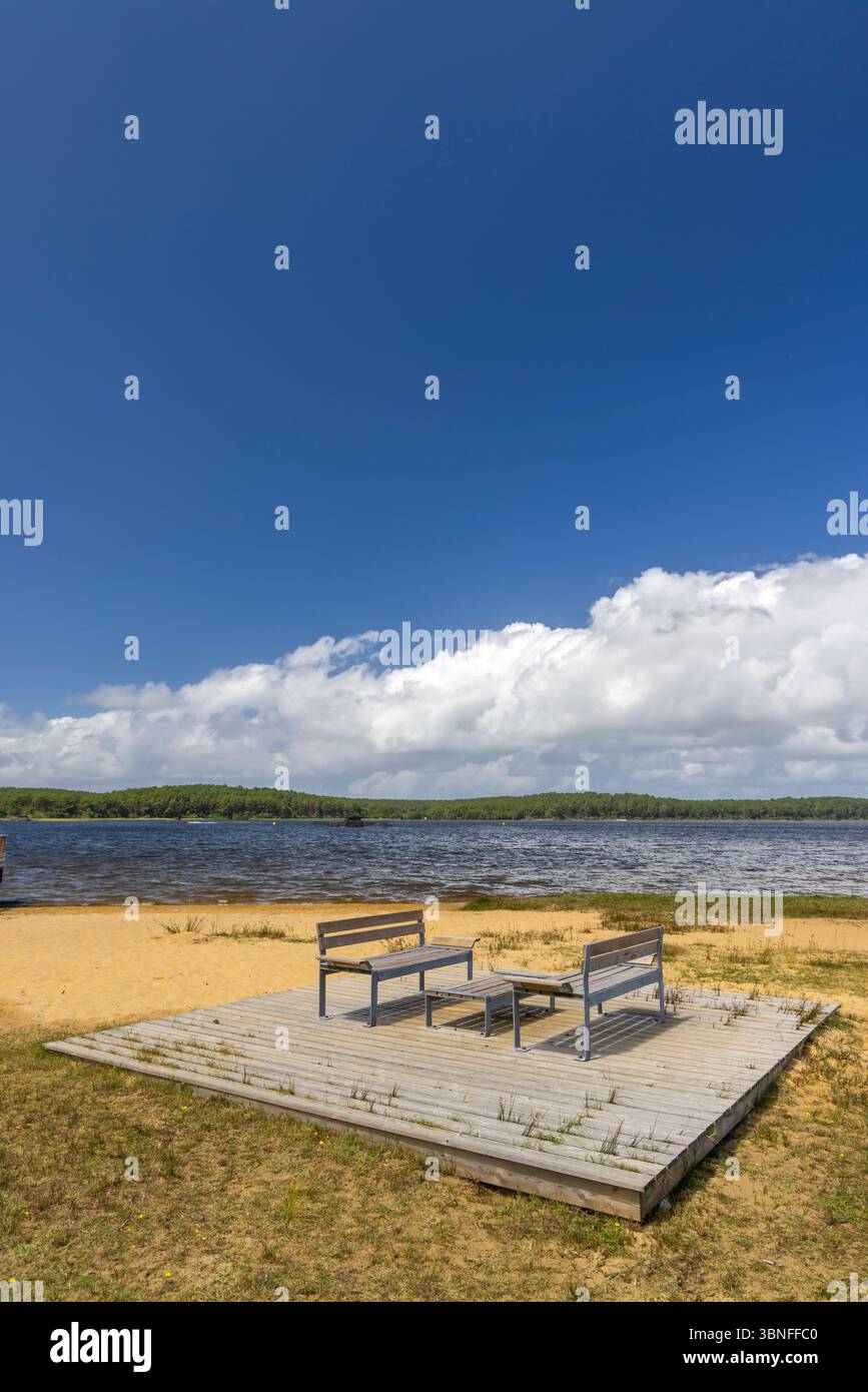Tranquil lakeside scene benches hi-res stock photography and images - Alamy