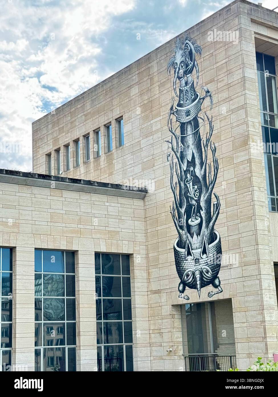 Contemporary black-and-white mural on a stone façade at Mont des Arts cultural complex in Brussels, Belgium. - Smartphone Captured Stock Image
