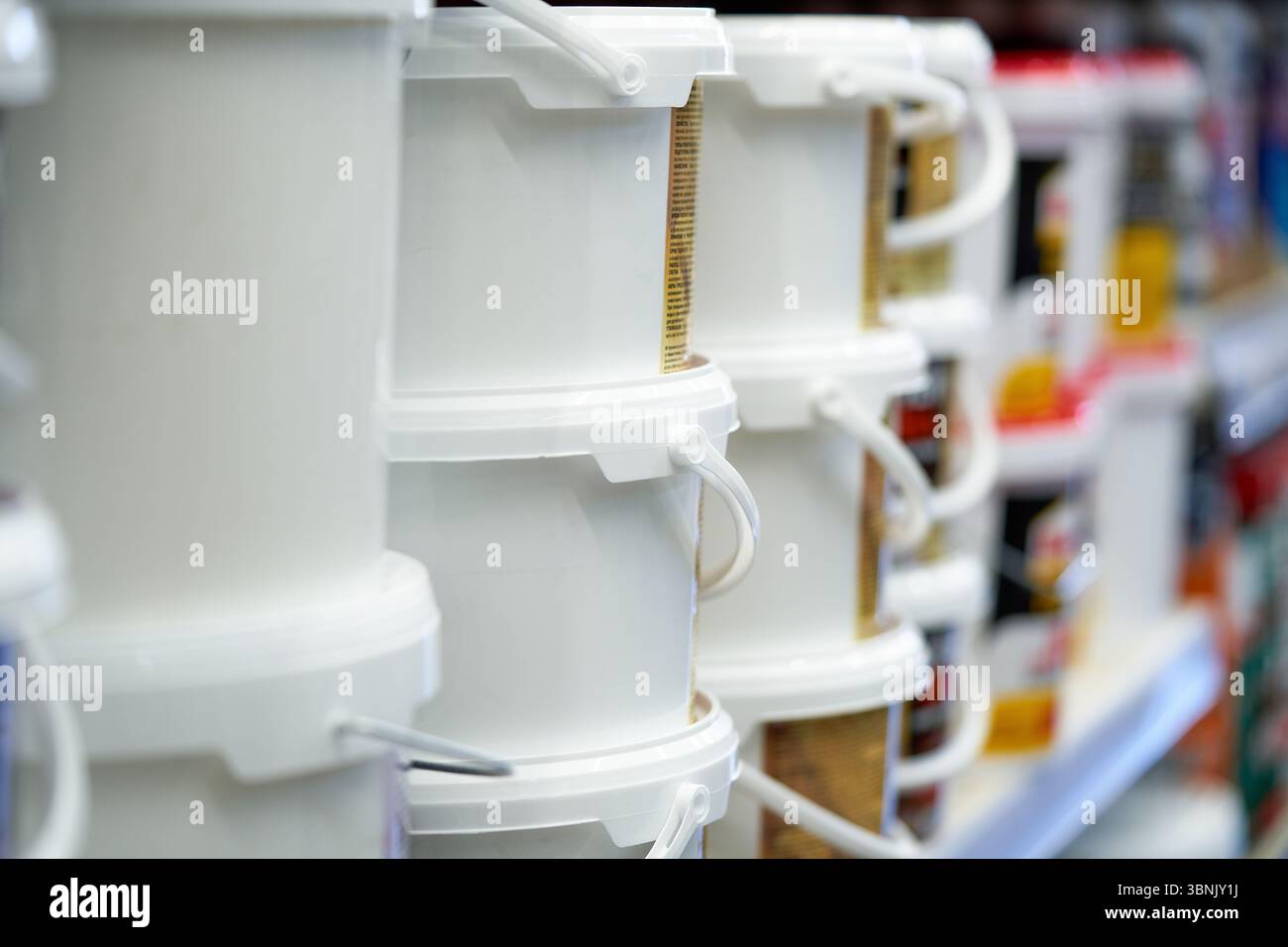 Gallon paint cans hi-res stock photography and images - Alamy