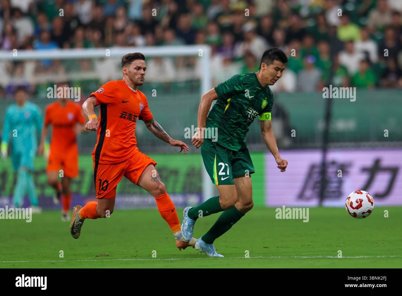 Beijing Guoan Football Club defeated Yunnan Yukun Football Club with 2 ...