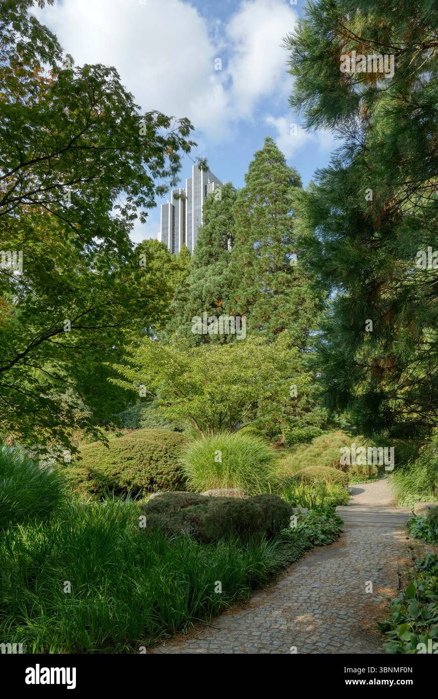 Beautiful urban park in hi-res stock photography and images - Alamy